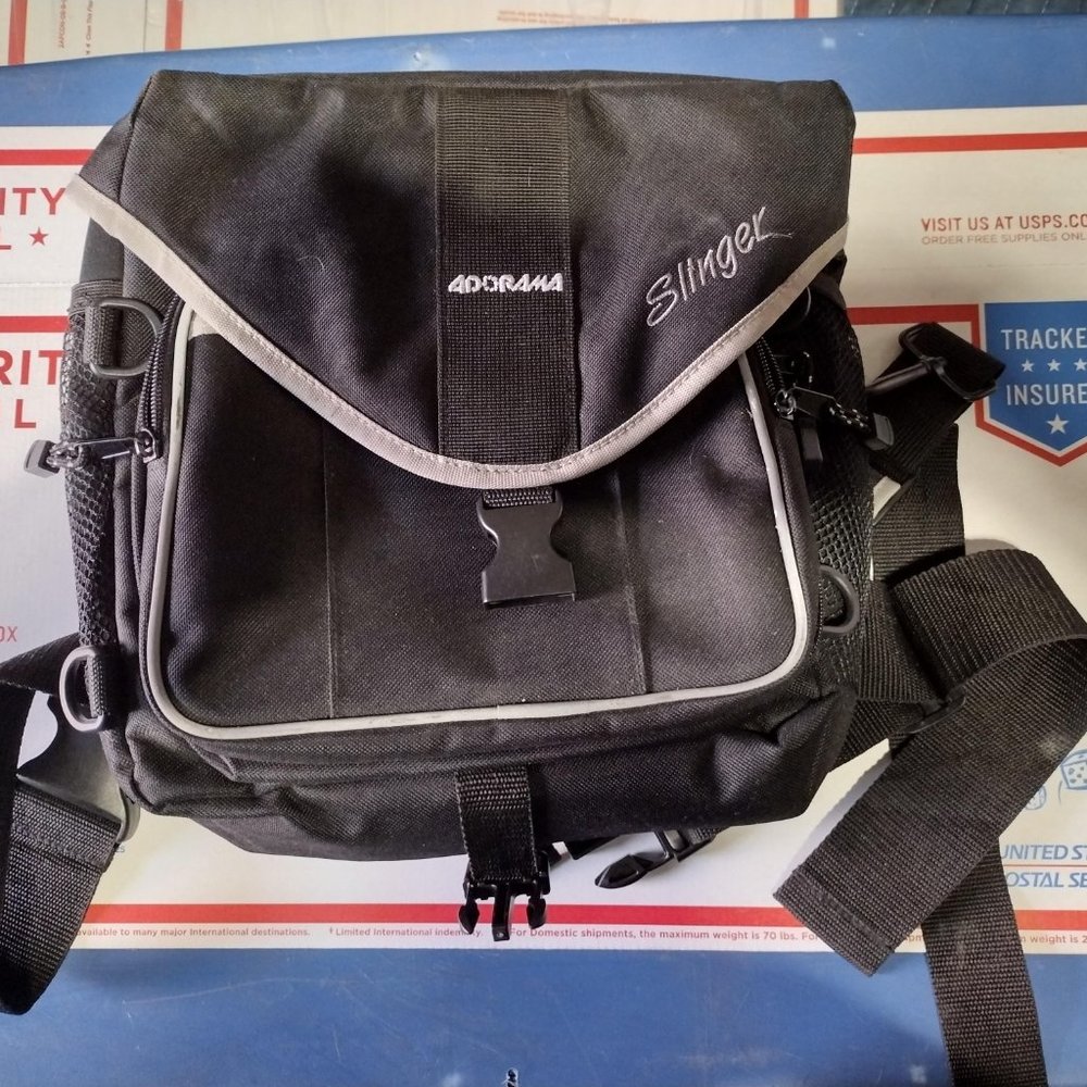 ADORAMA SLINGER CROSSBODY CAMERA BAG